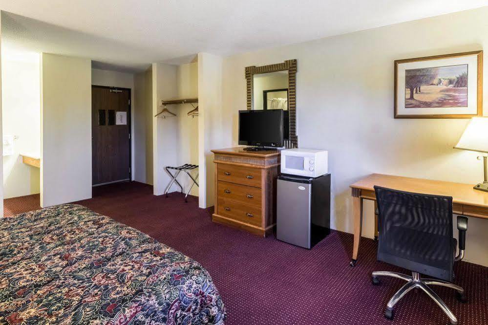 Rodeway Inn Brainerd Exteriér fotografie